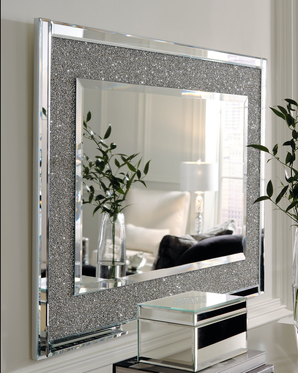 Kingsleigh Accent Mirror – Milwaukee Furniture of Chicago