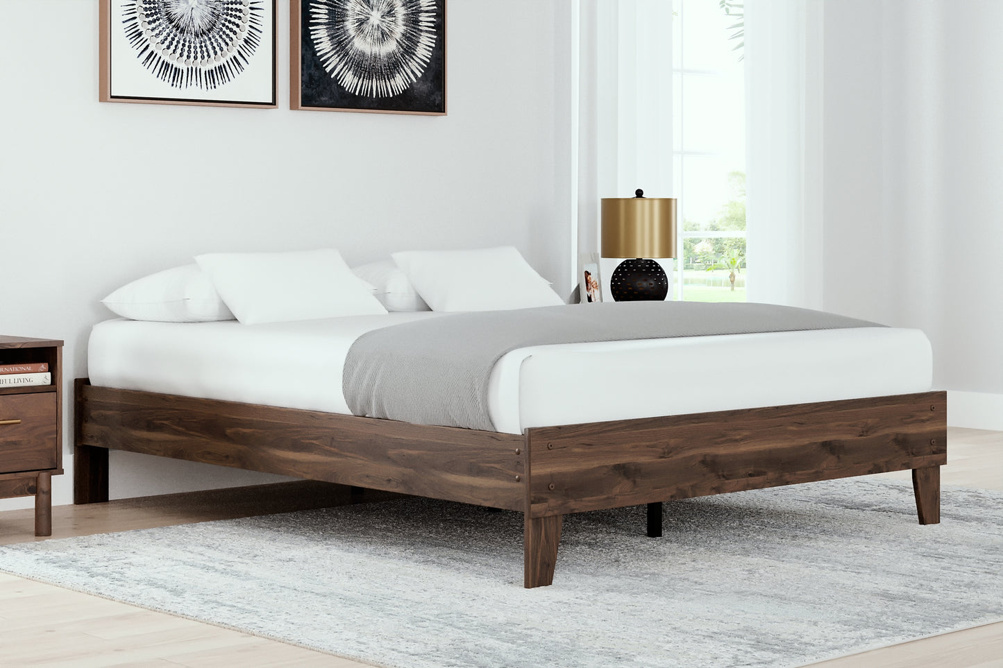 Calverson Queen Platform Bed with 2 Nightstands