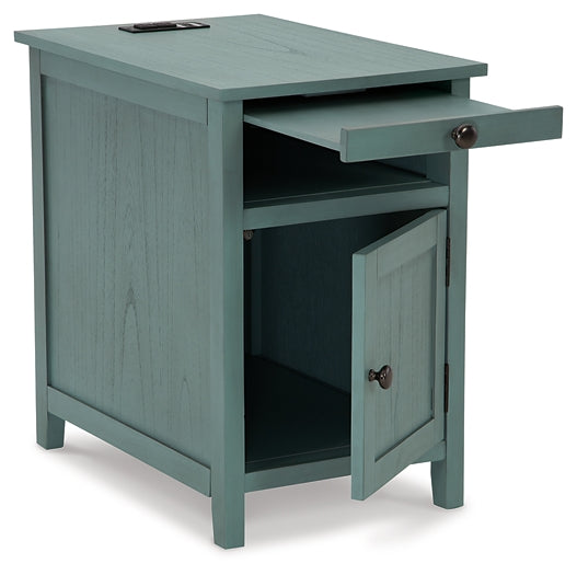 Treytown Chair Side End Table Milwaukee Furniture of Chicago - Furniture Store in Chicago Serving Humbolt Park, Roscoe Village, Avondale, & Homan Square