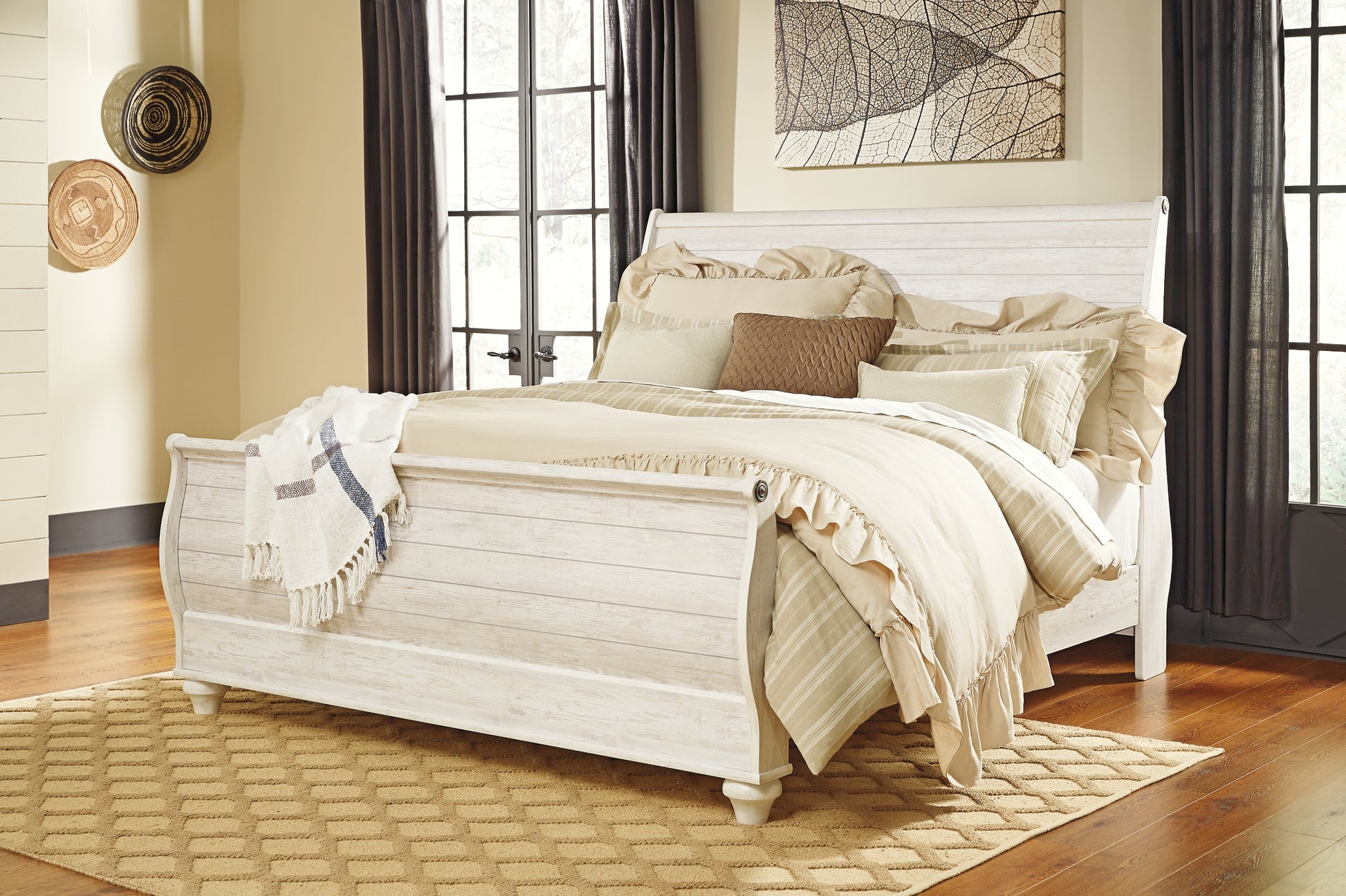 Willowton Queen Sleigh Bed with Dresser Milwaukee Furniture of Chicago - Furniture Store in Chicago Serving Humbolt Park, Roscoe Village, Avondale, & Homan Square