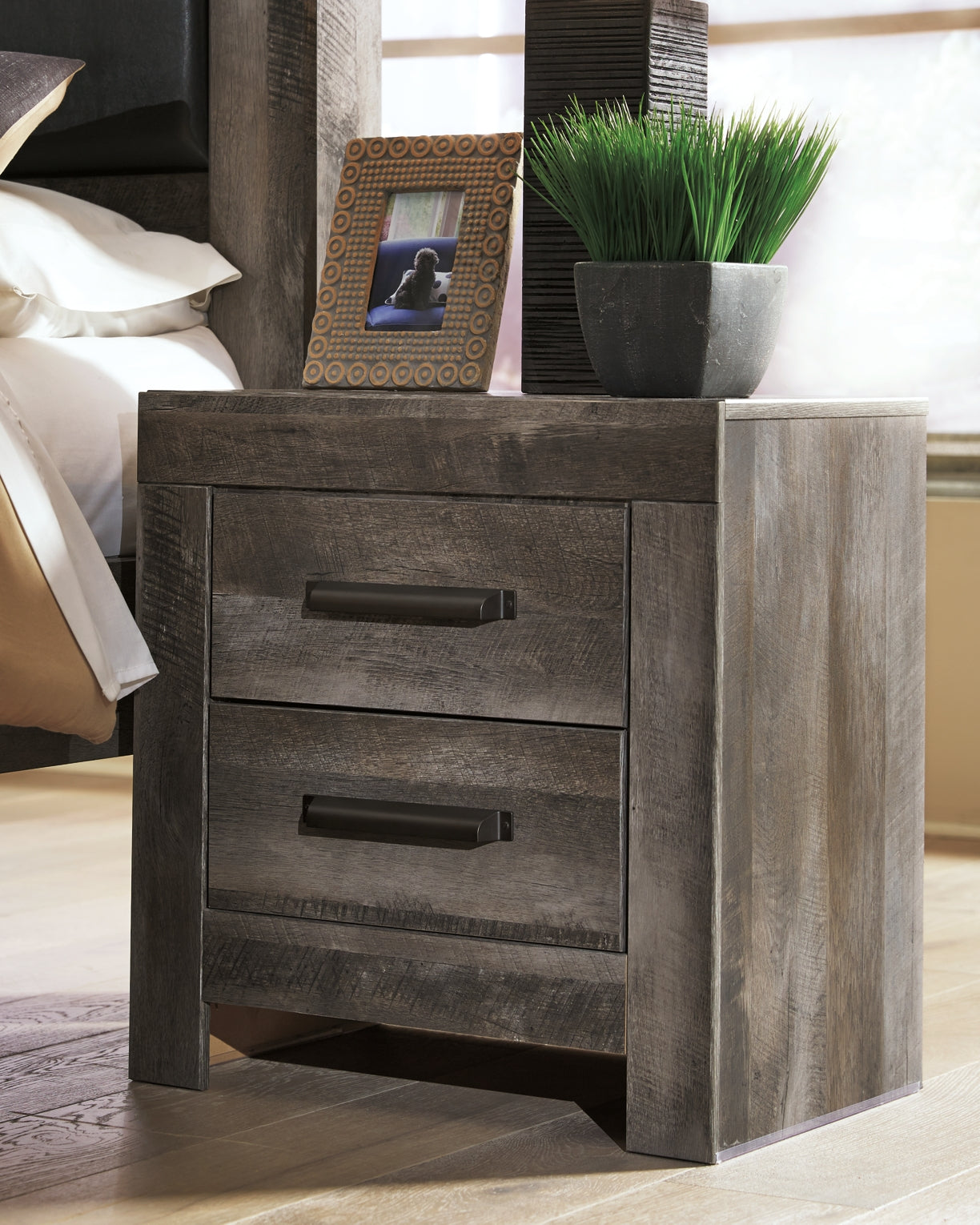 Wynnlow Queen Panel Bed with 2 Nightstands Milwaukee Furniture of Chicago - Furniture Store in Chicago Serving Humbolt Park, Roscoe Village, Avondale, & Homan Square